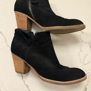 DV by Dolce Vita Black Textured Ankle Booties